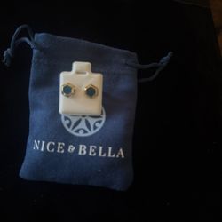 Aretitos.  Nice Beya.  