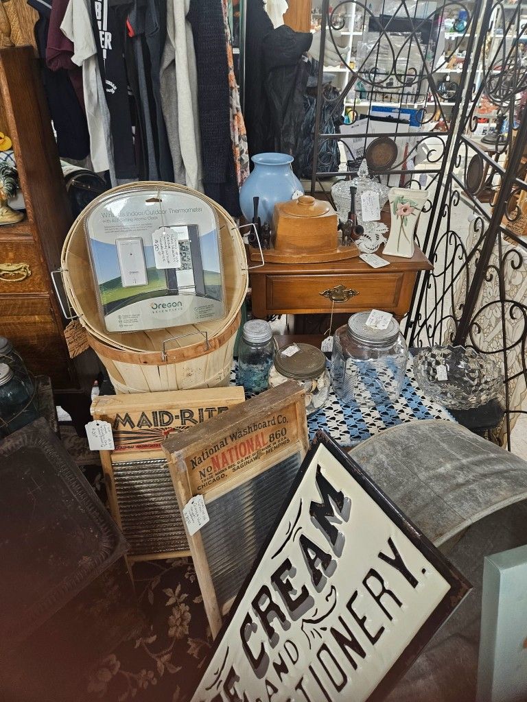 Antiques, Jewelry, Vintage,T-shirts, Furniture, Toys 🧸 🔫 