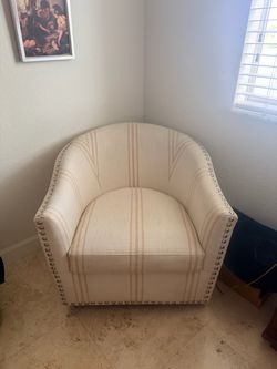 Beige tufted barrel chair