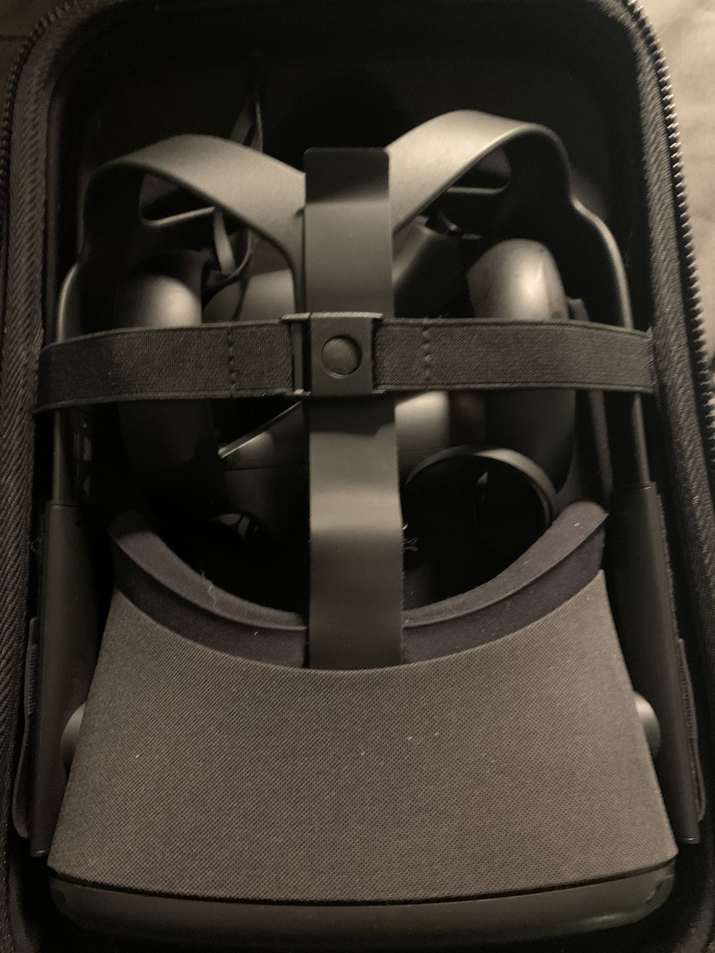 Oculus Quest 64GB with case