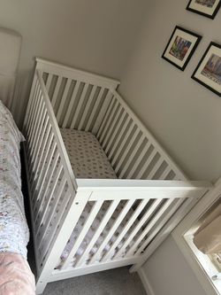 NEW Delta Children Adley 3-in-1 Convertible Crib - Bianca White
