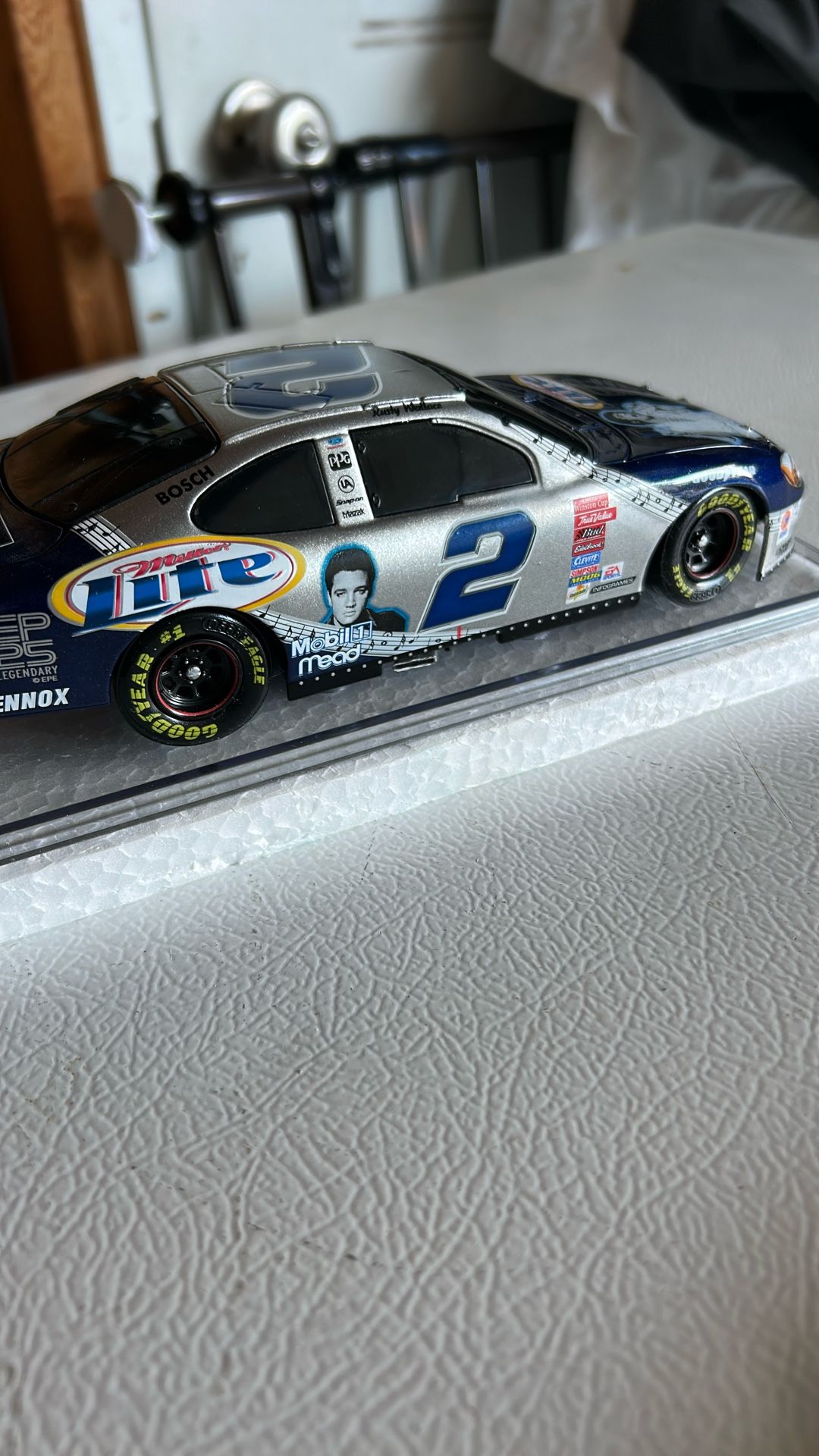 1:24 scale stock car
