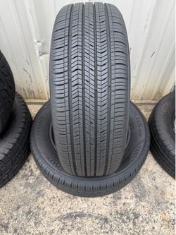 2 llantas 215/60R17  dela KUMHO 95% de vida por $120