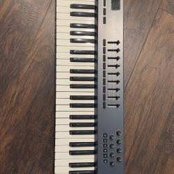 Used M-Audio Oxygen 61 Key MIDI Controller