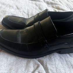 Man Perry Ellis Porfolio black shoes
