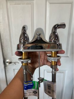 Bathroom sink faucet with water line