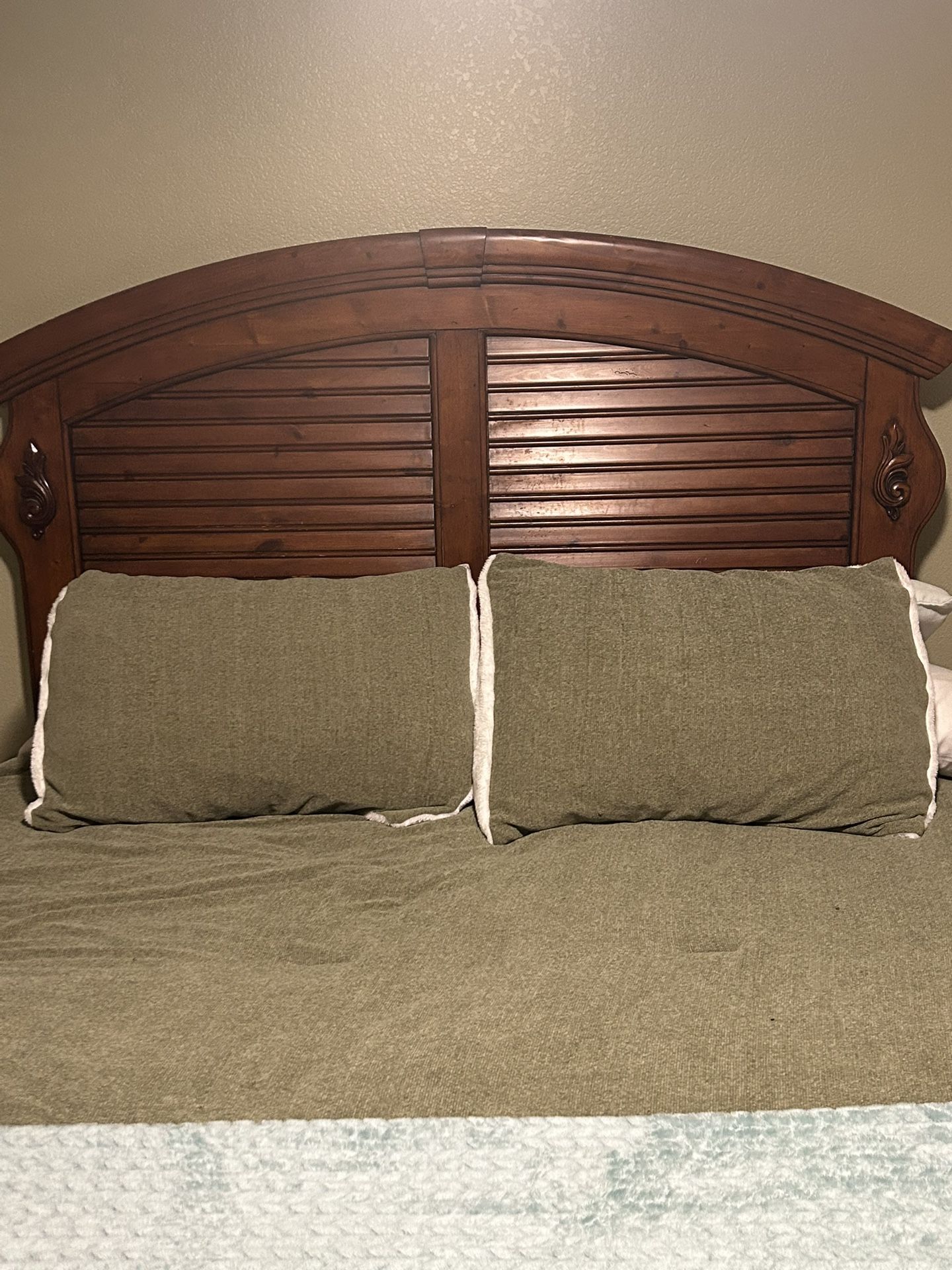 Queen Bedroom Set