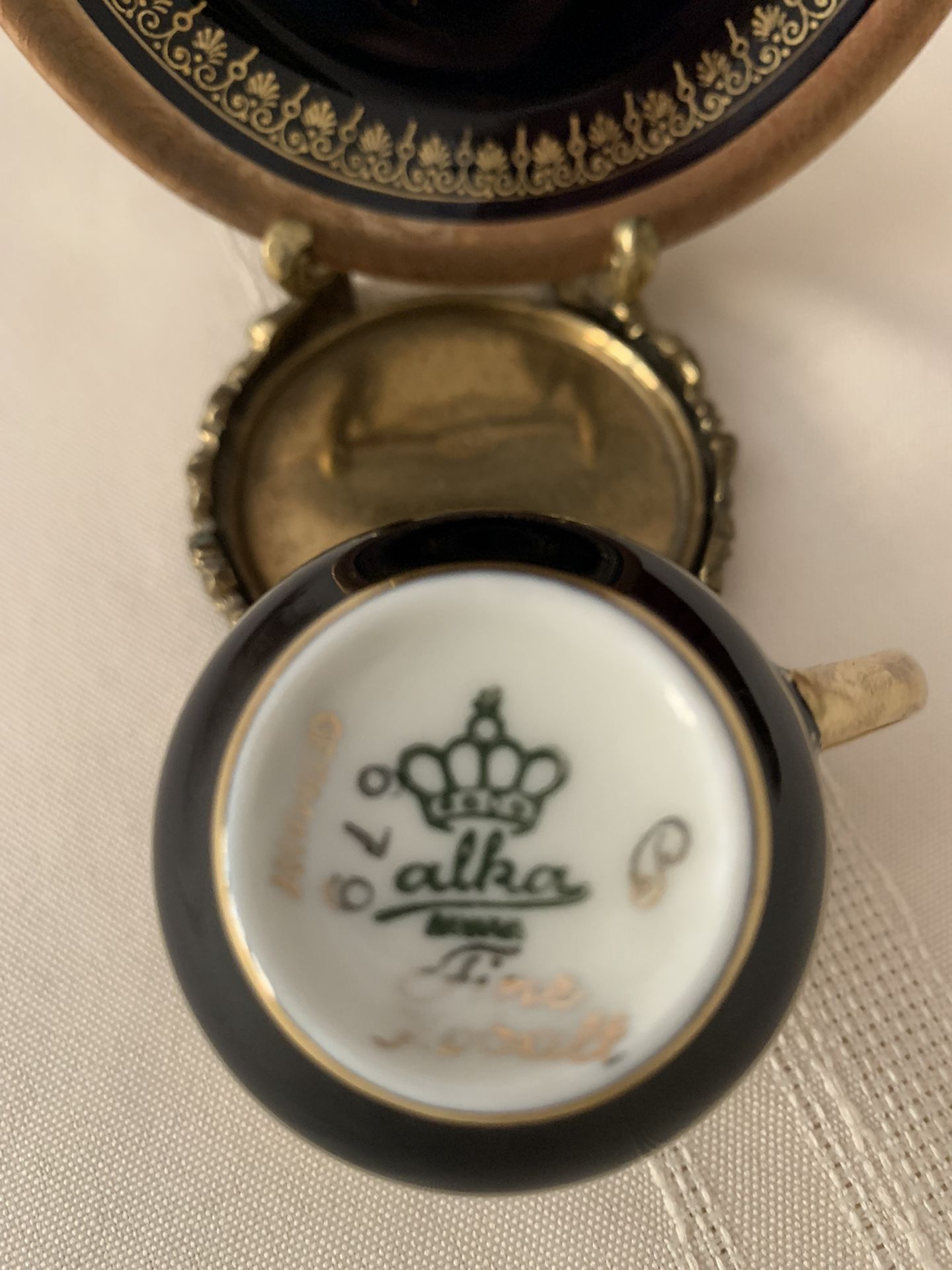 Alka Bavaria Fine Kobalt — 22 KT Gold Demitasse Cup & Saucer #679