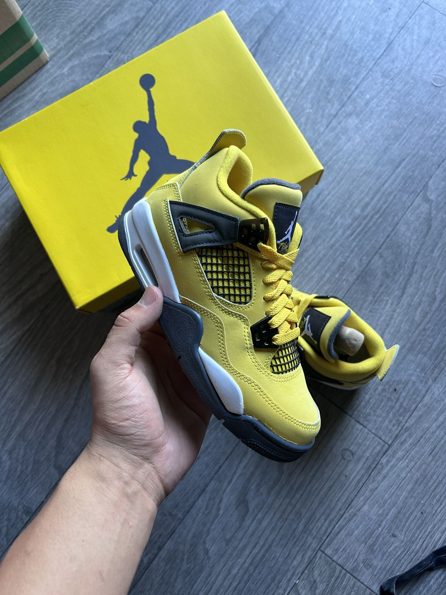 Jordan 4 Lightning