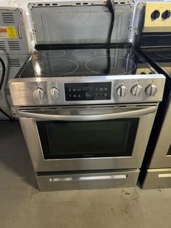 Frigidaire slide in stainless steel stove-60 DAY  WARRANTY 📍1008 US 92 SEFFNER FL 33584📍