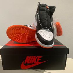 BELOW RETAIL - Air Jordan 1 High OG Electro Orange (GS) - Size 4Y