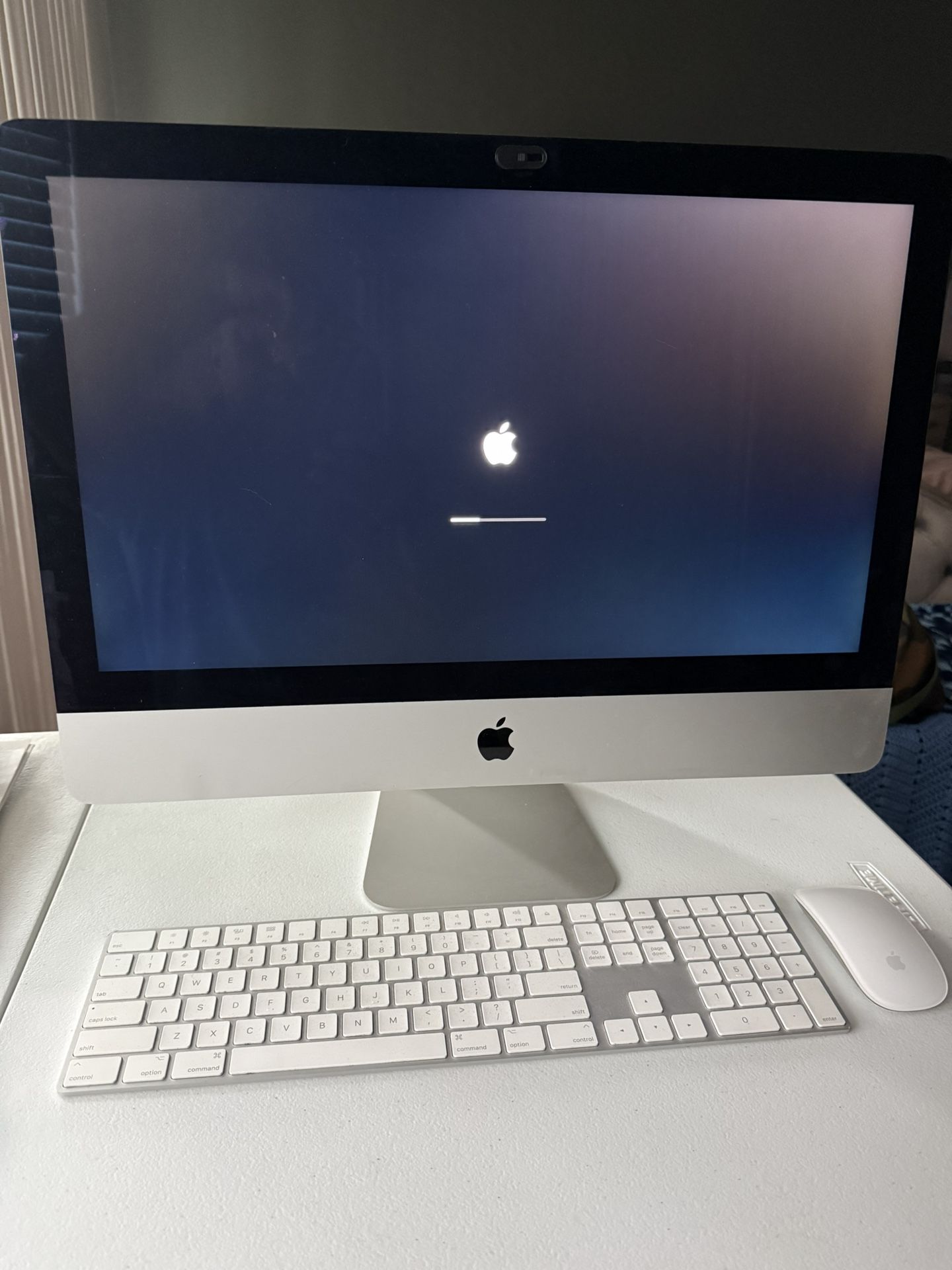 iMac 21.5 inch Desktop Computer