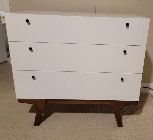 🏡 West Elm White & Walnut Dresser – Excellent Condition, Major Discount 