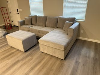 Brand New Grey Sectional With Free Ottoman 