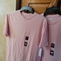 Woman And Man's  Shirts 👕. Size https://offerup.com/redirect/?o=Uy5uZXc=. W.tag 