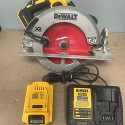 DEWALT DCS570 7-1/4 inch 20V Brushless Circular Saw W/ 4Ah XR Battery & Charger