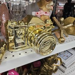 Great gold art piece, camera NEW