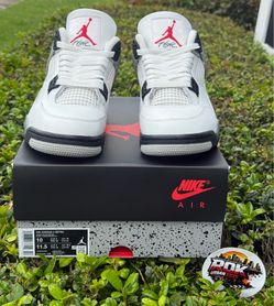 Air Jordan 4 “White Cement”  size 10