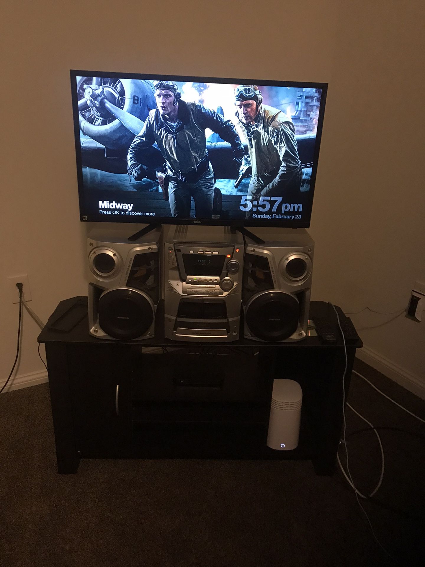 32 inch TV with TV Stand