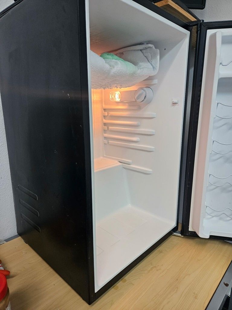 Galanz Mini Fridge
