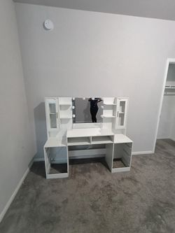 White Vanity Desk with Hollywood Mirror and Lights