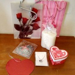 BRAND NEW IN PACKAGES WITH TAGS VALENTINE'S DAY 5 PIECE HEART GIFT SET FOR HER WITH GIFT BAG - YOUR CHOICE OF 2