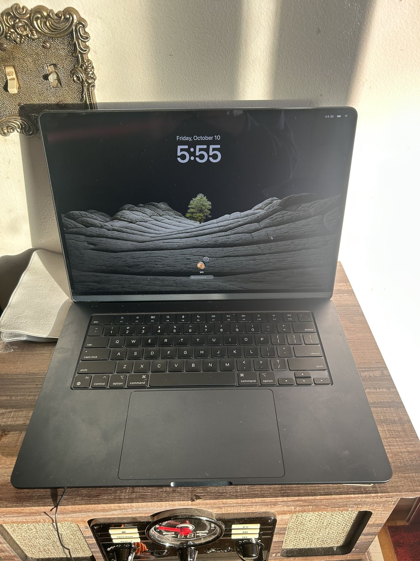 🔥 MacBook Air 15” M2 – Like New w/ Box, Charger & Apple Magic Mouse!