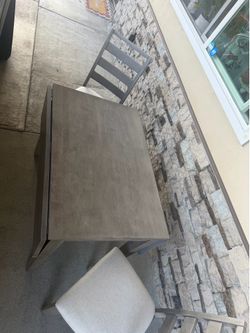 Dinning table with 2 chairs and extended leaf