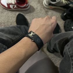 LV bracelet 