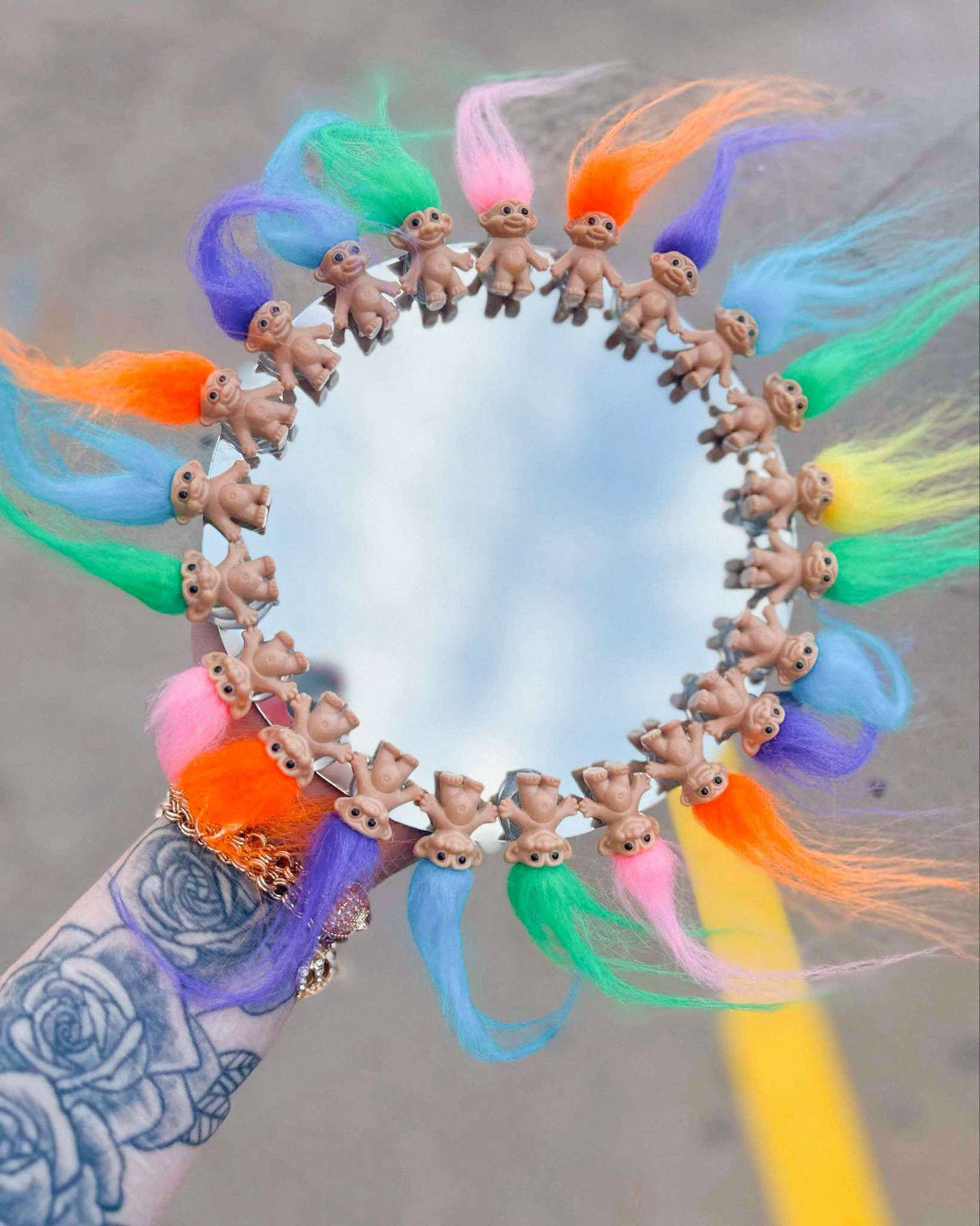 Troll mirror