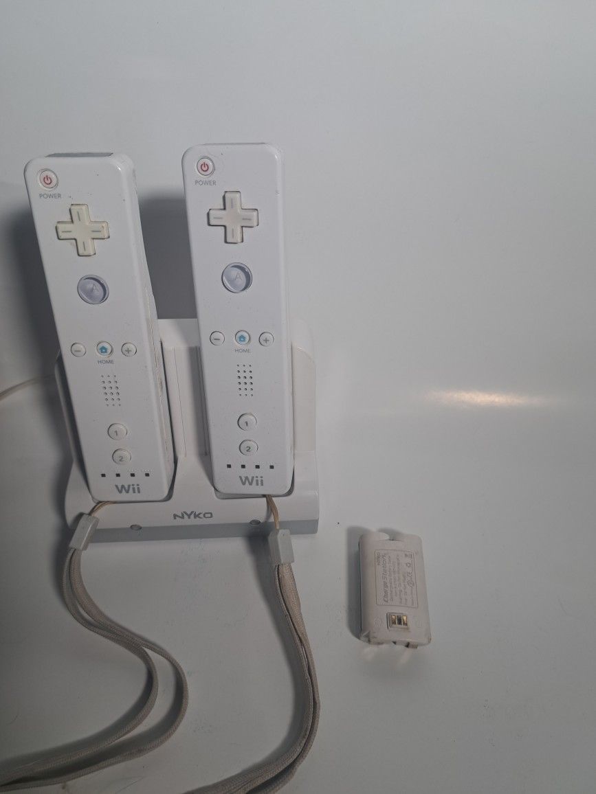 2 Rechargeable Wii Controllers