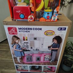 Girls New Play Step2 Kitchen