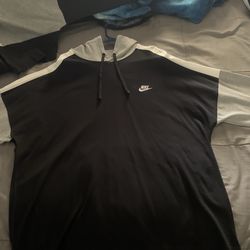 Brand new Nike hoodie with matching t shirt xL