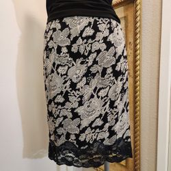Black & White Lace Print Knee-length Pencil Skirt Black Lace Trim Size 4 / Small