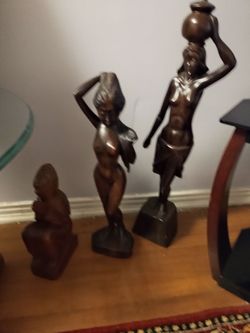 Free 3 figure / statue. Read description