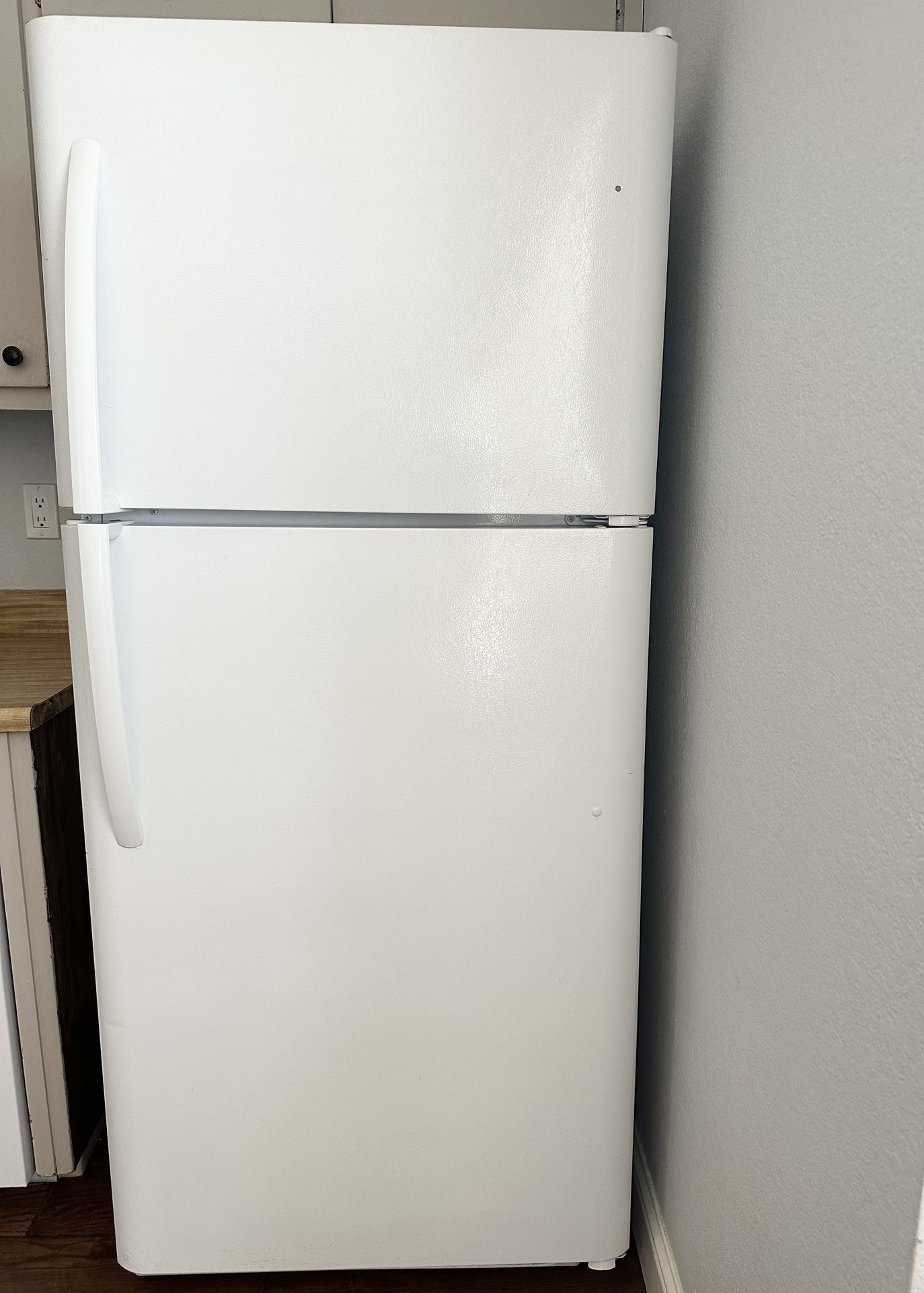 Frigidaire Top Freezer Refrigerator