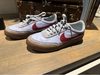 ike Womes Sneaker  Light Blue / Bubble Gum / Red   Women’s Size 8