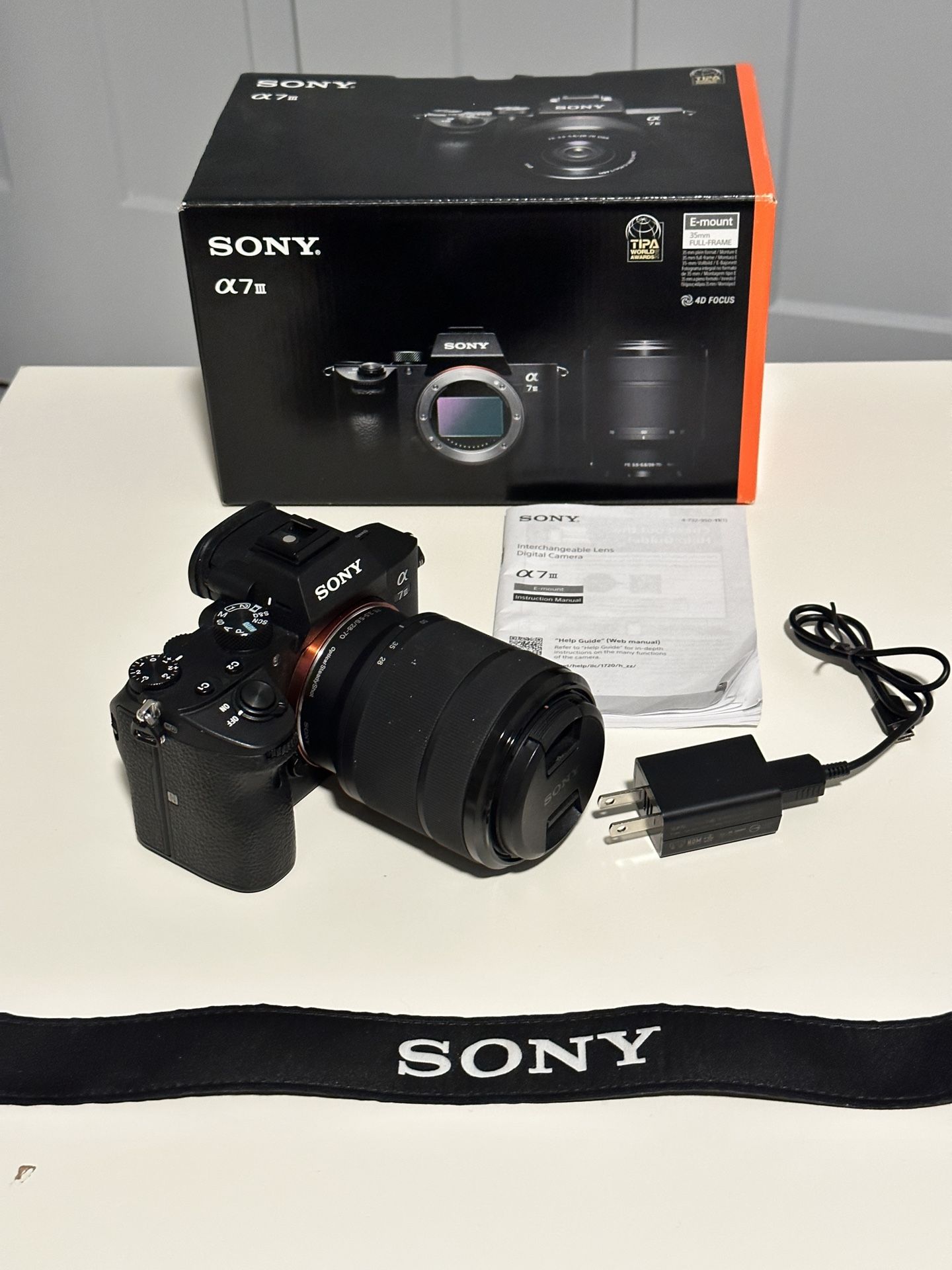 Sony Alpha 7 III Mirrorless Digital Camera w. 28-70mm Lens for Sale in Las  Vegas, NV - OfferUp