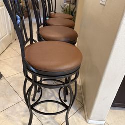 set of 4 new bar stools 