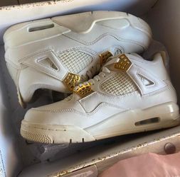 White Jordan 4 sneakers with gold accents #basketball #retro only wore once