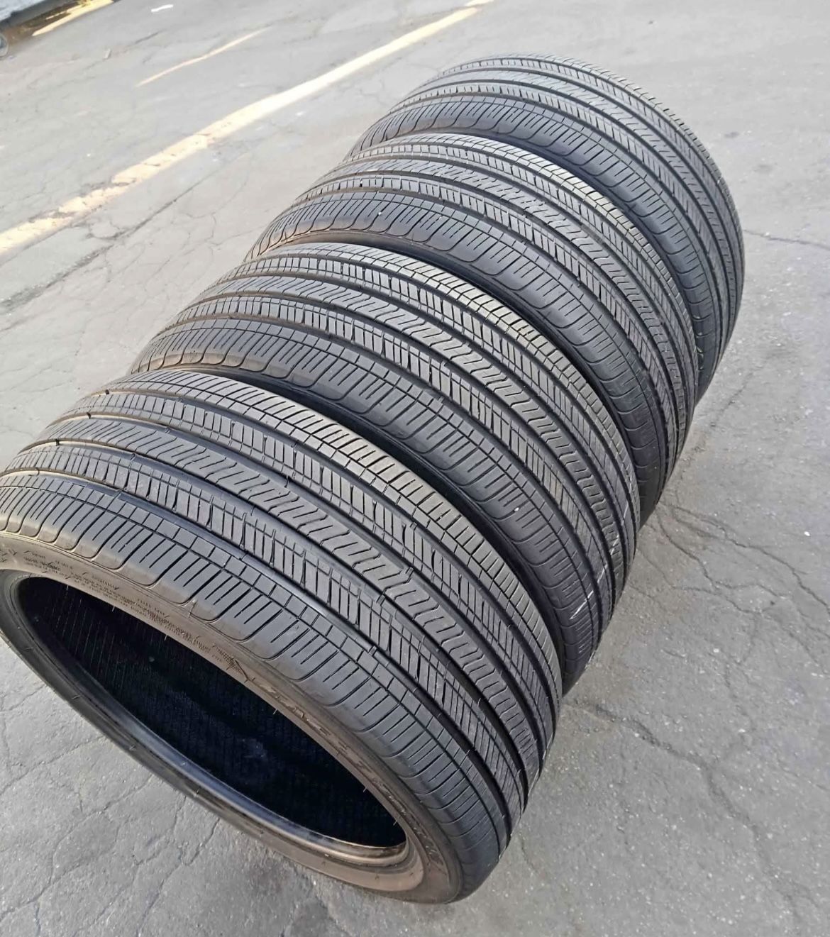 235/55-20 Goodyear vendo un set de llantas usadas excelente condiciones de vida las 4 ✅🤩I am selling a set of used tires, all 4 in excellent living c