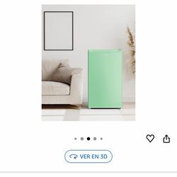 Mini refrigerador / Mini refrigerator