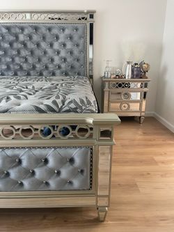 2 FREE Mirrored Nightstands with Purchase of King Size Bed