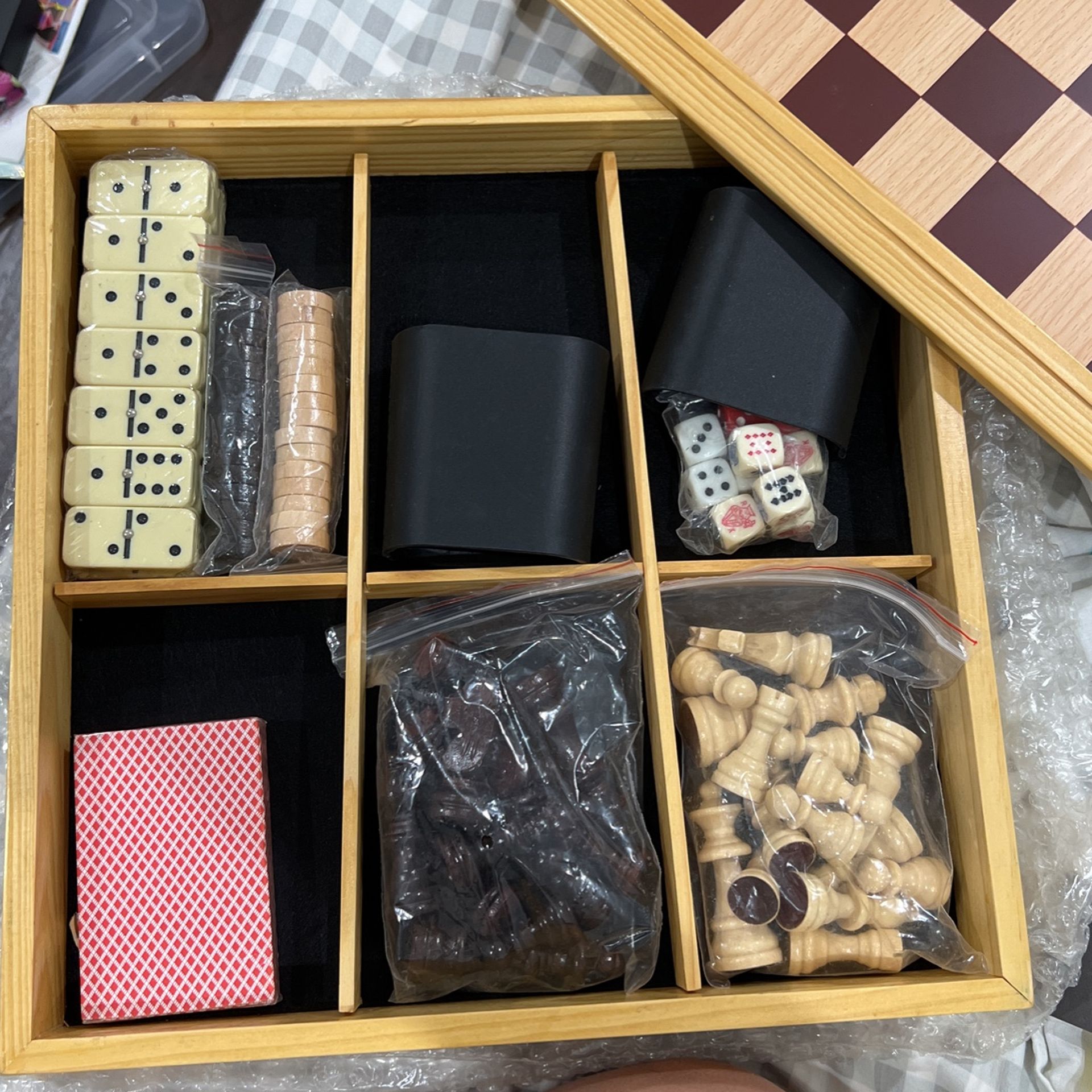 Chess/dominoes/ Backgammon/cards
