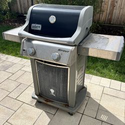 Weber BBQ — Spirit E-210 Gas Grill