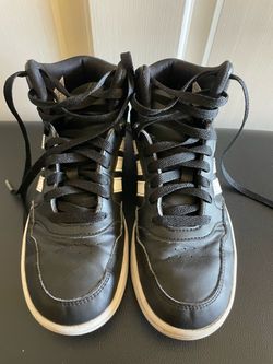 Adidas hightop basketball shoes size 4