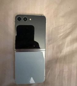 Samsung galaxy Z flip 5 unlocked with warranty