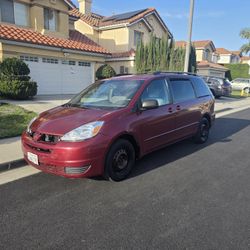 2004 Toyota Sienna 