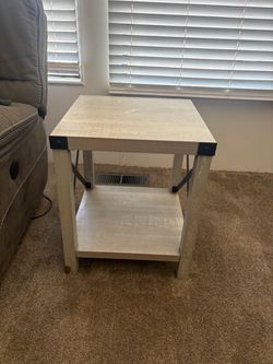 Corner table