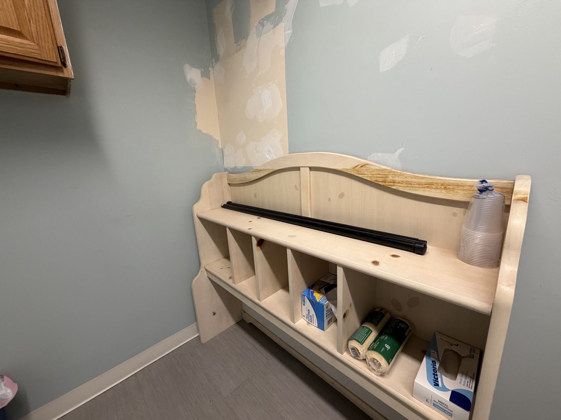Real wooden standing shelf
